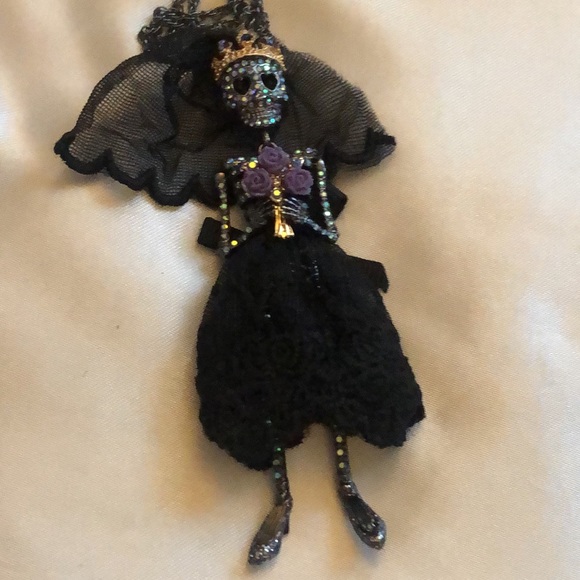 Betsey Johnson Hematite Tone Dark Magic Skeleton Bride Pendant Necklace NWT - Picture 15 of 15